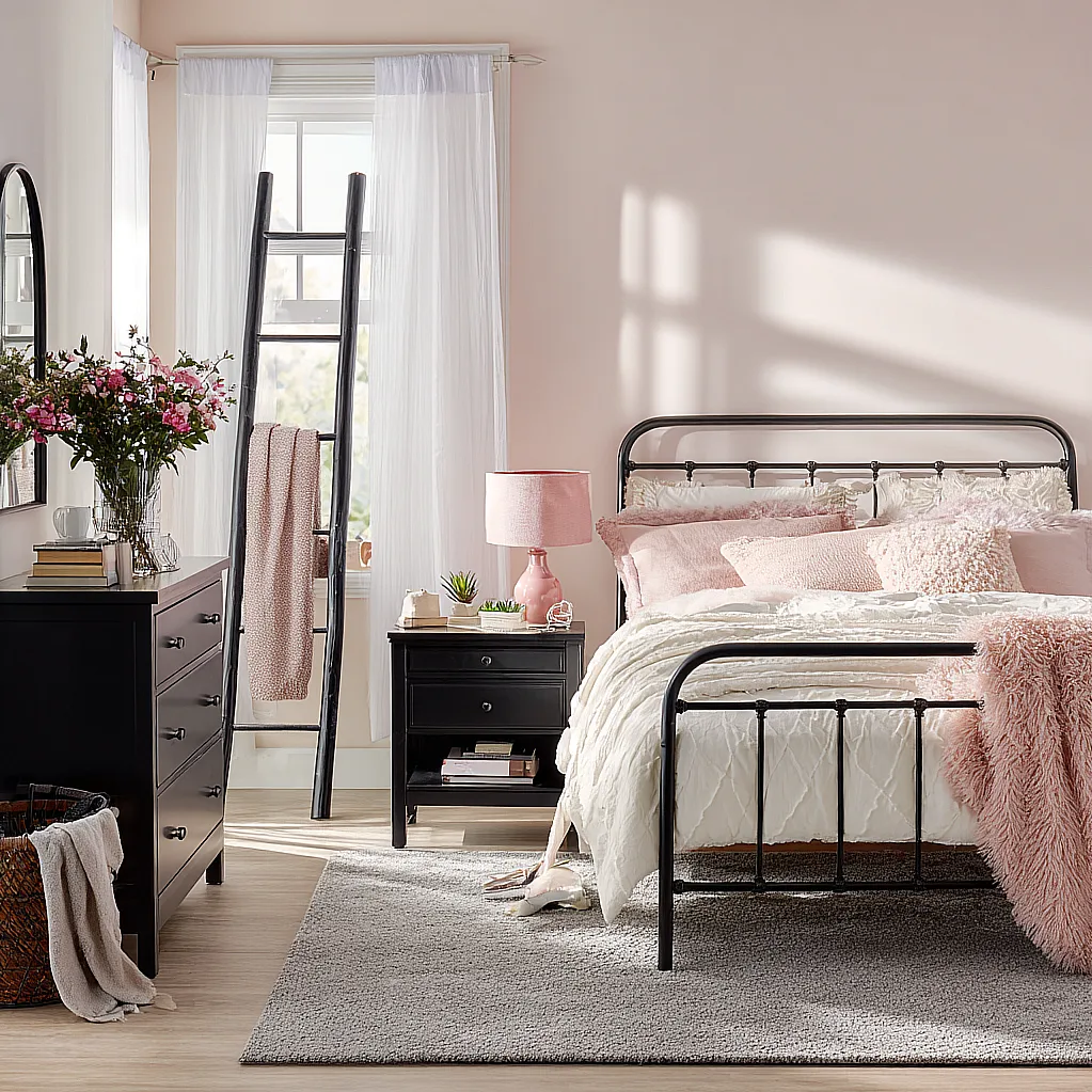 bedroom ideas black and pink